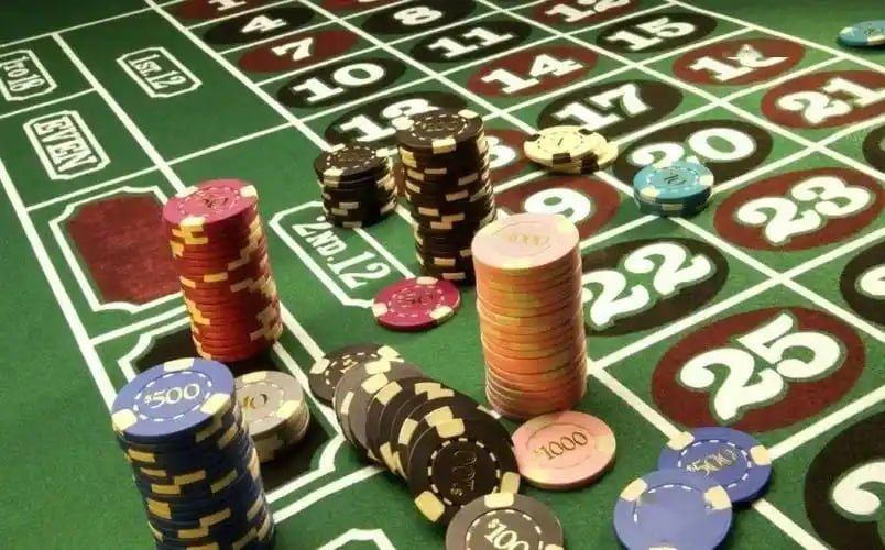 Tangkapan layar permainan slot Aviator Top Trend Gaming menampilkan multiplier yang meningkat dan tombol cashout